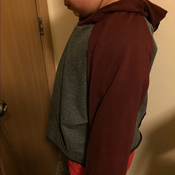 Plus size low cropped hoodie - Picture 2 of 4